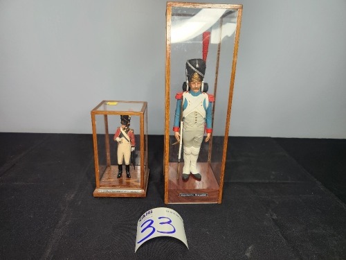 2 X FIGURINES IN BOX