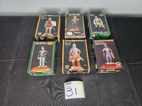 6 X FIGURINES