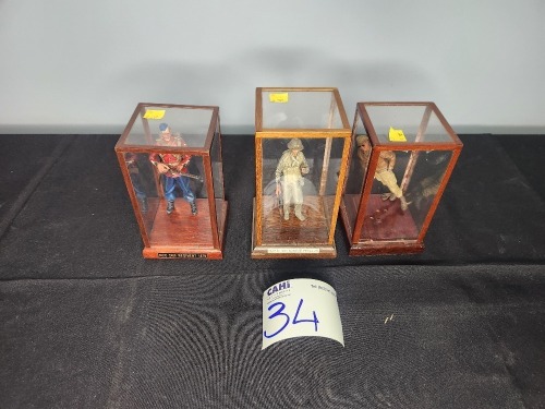 3 X FIGURINES IN BOX