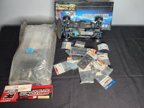TAMIYA ELECTRIC RADIO CONTROL ON-ROAD 1/10 SCALE RACING CAR KIT & SPARES