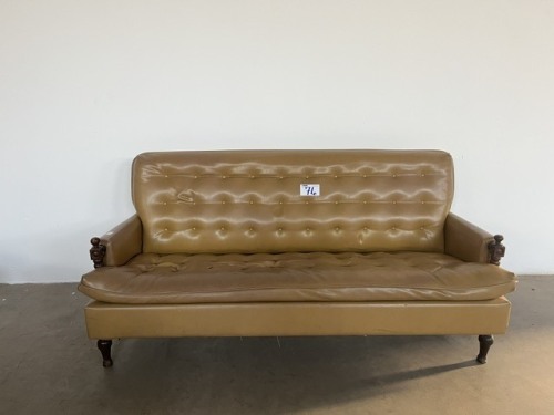 2 SEATER COUCH