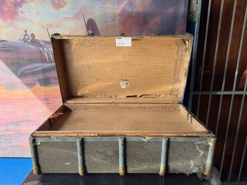 VINTAGE SUITCASE