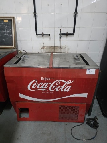 COCA-COLA FRIDGE (WORKING)