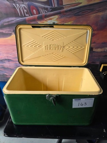 VINTAGE COOLER BOX
