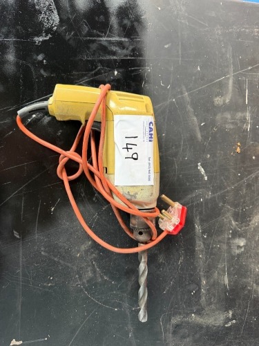 BLACK AND DECKER DRILL