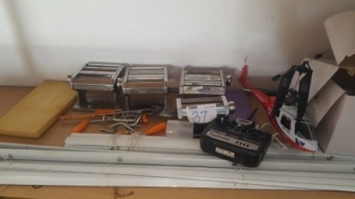 4 PASTA MAKERS, BLINDS AND REMOTE CONTROLLED HELICOPTER