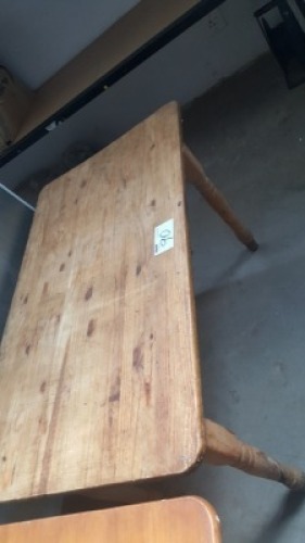 WOODEN TABLE 