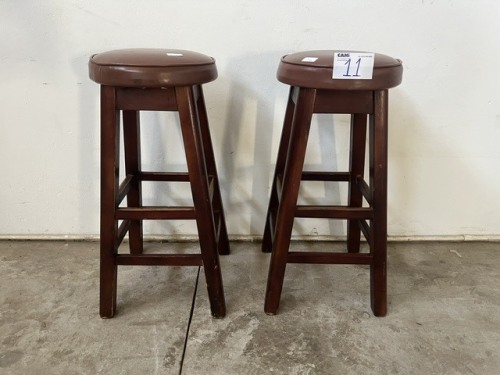 2 X BAR STOOLS