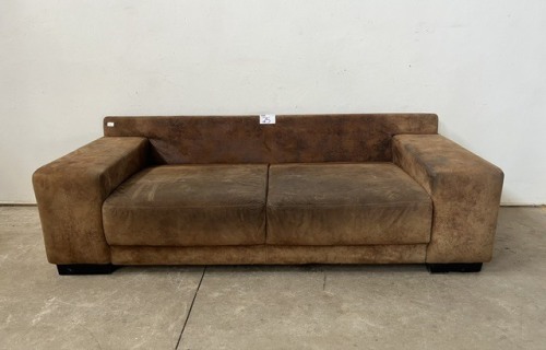 2 SEATER COUCH