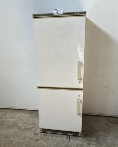 FRIGIDAIRE UPRIGHT FREEZER (WORKING)