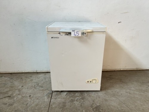 SANSUI CHEST FREEZER (NOT WORKING)