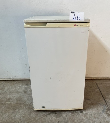 L. G BAR FRIDGE (SWITCHING ON)