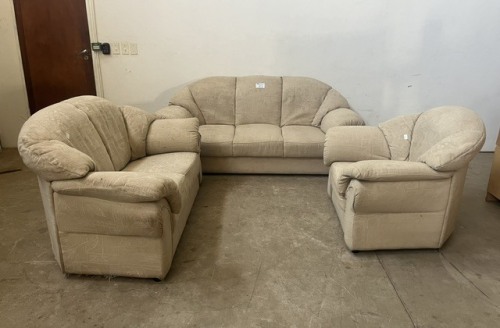 3 PIECE LOUNGE SUITE (3 SEATER, 2 SEATER AND 1 SEATER)