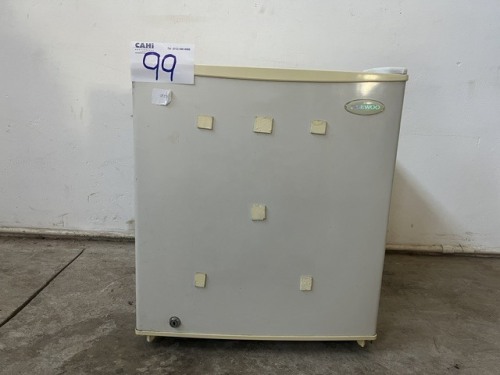 DAEWOO BAR FRIDGE ( SWITCHING ON)