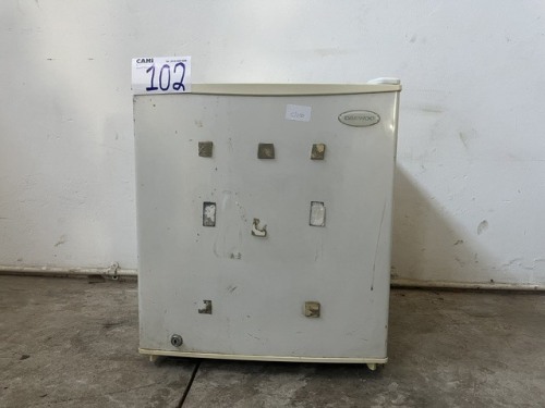 DAEWOO BAR FRIDGE ( SWITCHING ON)