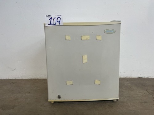 DAEWOO BAR FRIDGE (SWITCHING ON)