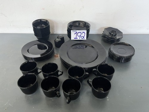 54 PIECE DINNER SET