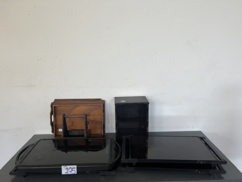 3 X SALTON FOOD WARMERS, RUSSELL HOBBS FOOD WARMER, WOODEN TRAYS, MAGAZINE RACK AND OTHER GOODS