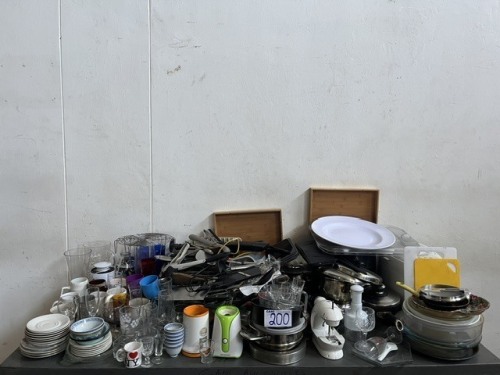 ASSORTED KITCHENWARE AND OTHER HOUSEHOLD GOODS