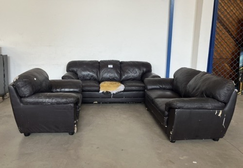 3 PIECE LOUNGE SUITE (3 SEATER, 2 SEATER AND 1 SEATER)