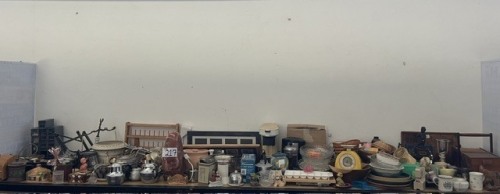 ASSORTED KITCHENWARE AND ORNAMENTS