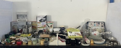 ASSORTED KITCHENWARE AND OTHER HOUSEHOLD GOODS