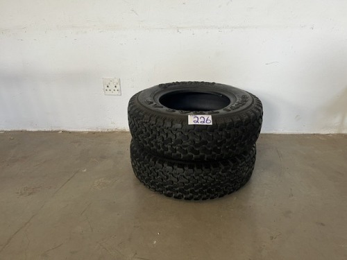 2 X CONTINENTAL TYRES (215 R15C)