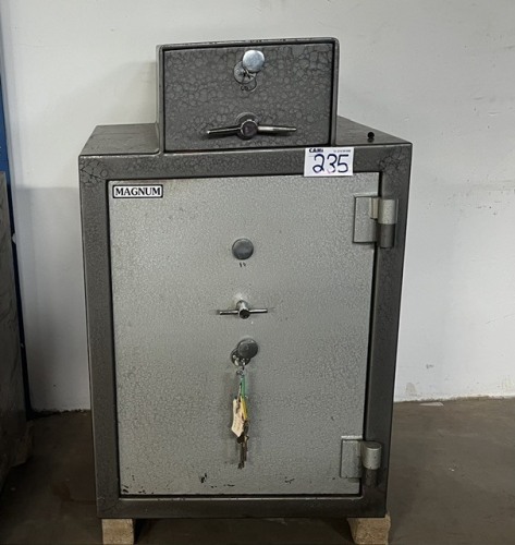 MAGNUM SAFE WITH KEYS - STC