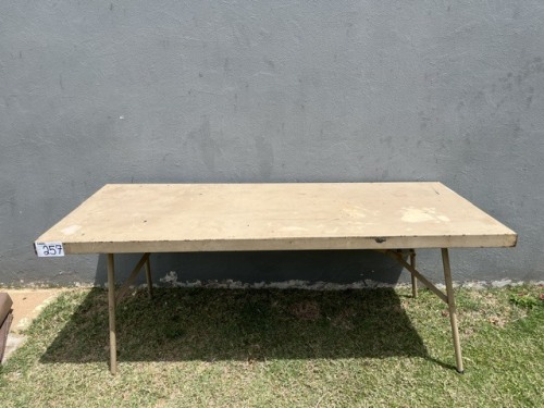 STEEL FOLD UP TABLE