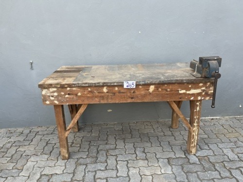 WORK BENCH WITH VICE