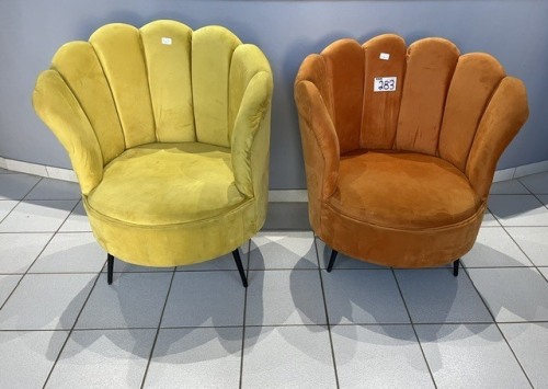 2 X FINGER CHAIRS