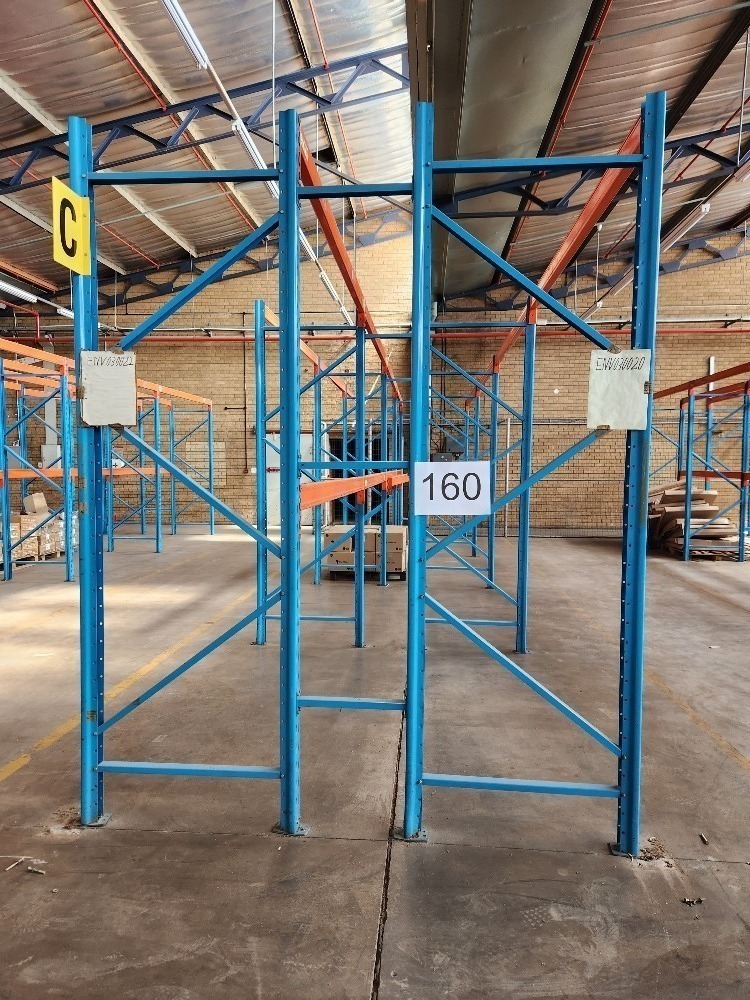 INDUSTRIAL SHELVING (8 BAYS HEIGHT 2840, DEPTH 900, LENGTH 2800 PER