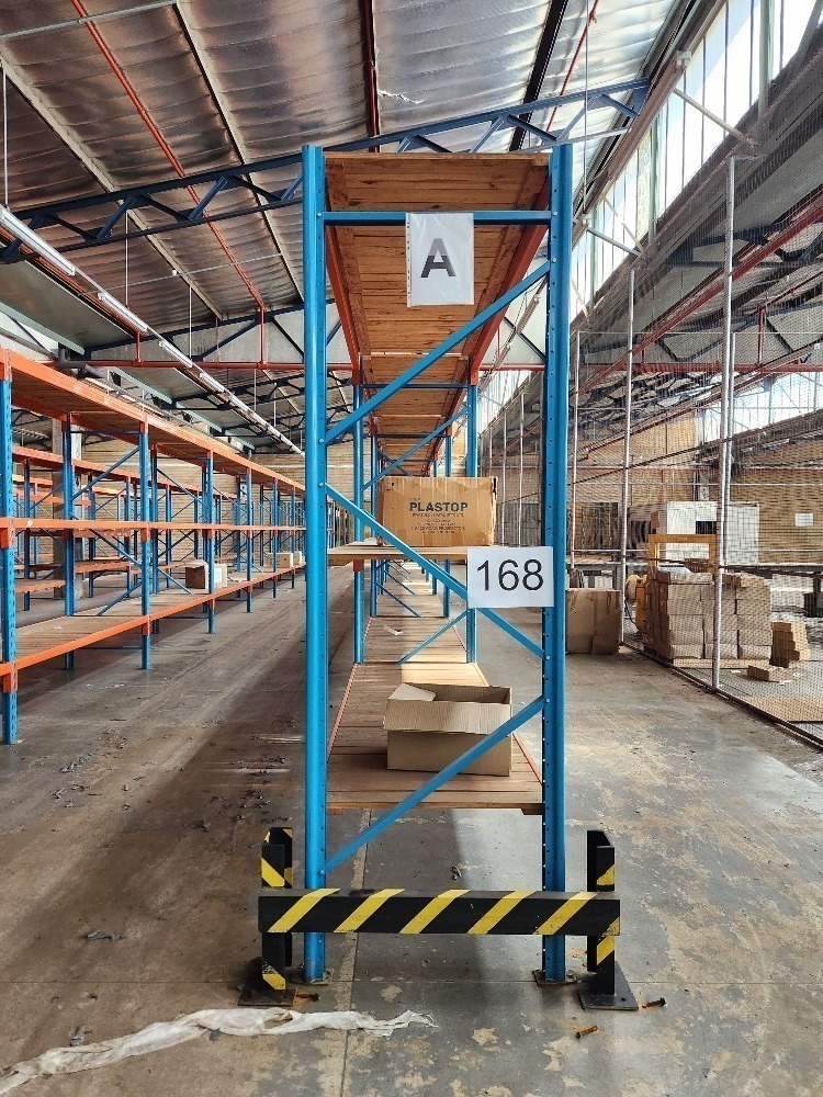INDUSTRIAL SHELVING (10 BAYS HEIGHT 2840, DEPTH 900, LENGTH 2800 PER