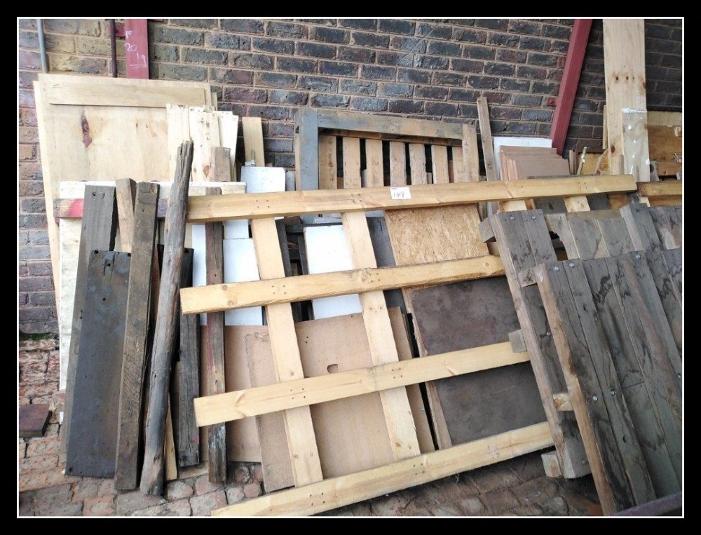 ASSORTED WOODEN PALLETS AND WOODEN PANELS ONLINE ELECTRICAL