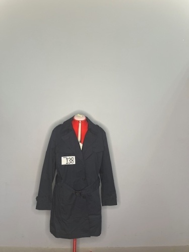 THE OUTERWEAR NAVY SIZE MEDIUM