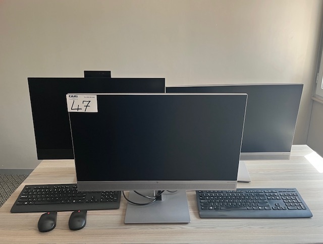 3 X HP MONITORS , 2 X THINKPAD DOCKING STATION,KEYBOARDS AND MOUSE ...